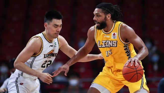 劳模倒下，皇家社会队长奥亚萨瓦尔腘绳肌受伤，或将伤缺三周（皇家社会噩耗：队长奥亚萨瓦尔腘绳肌受伤，预计缺阵三周）