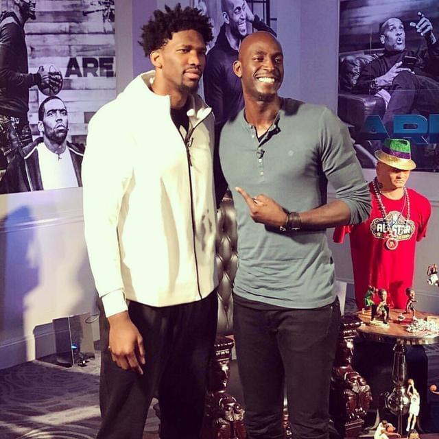 北青：约十人获国足新帅面试资格，邵佳一、李霄鹏等在列（北青：国足新帅面试约十位人选，邵佳一、李霄鹏等入围）